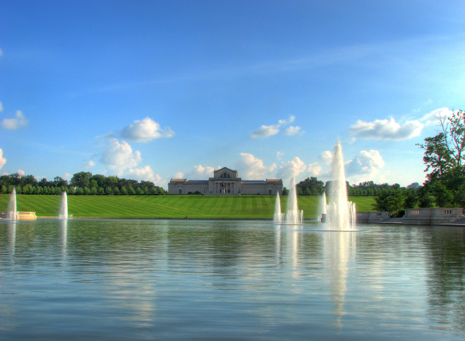 The St. Louis Art Museum atop Art Hill overlooking the fountains of the Grand Basin